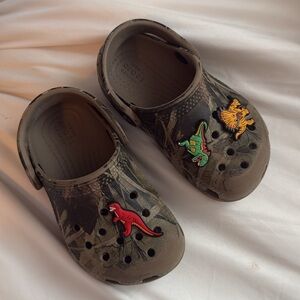 CROCS Kids Camo Slippers with Dinosaur Charms